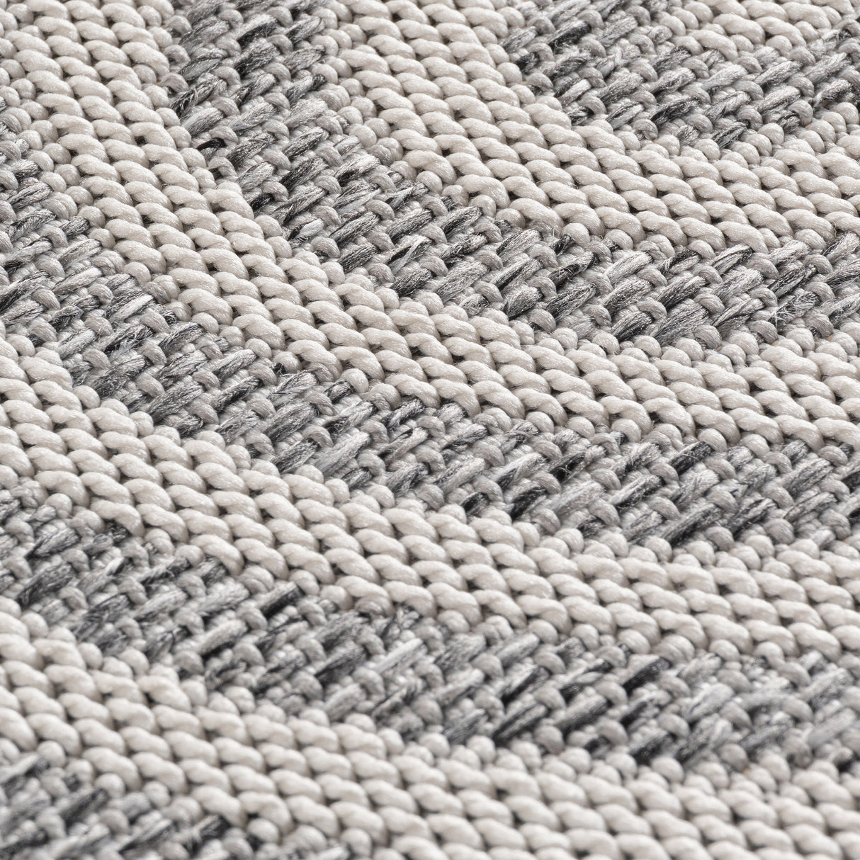 Arsen 1301 Grau – Wetterfester Teppich für Innen- & Außenbereiche