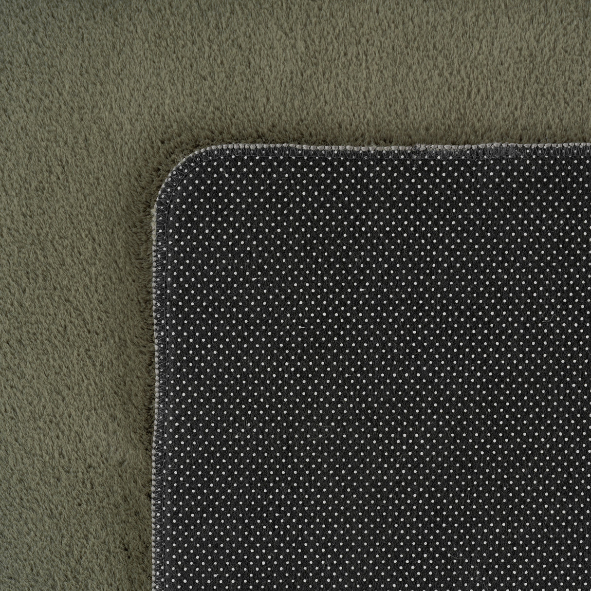 Nora 1400 Grün – Moderner Uni Teppich mit rutschfester Filz-Rückseite