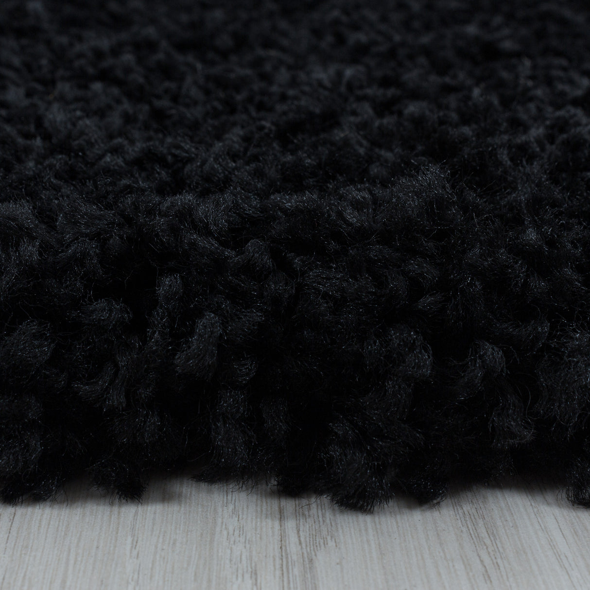 Paris 3000 Schwarz – Hochflor Shaggy Teppich für luxuriösen Wohnkomfort