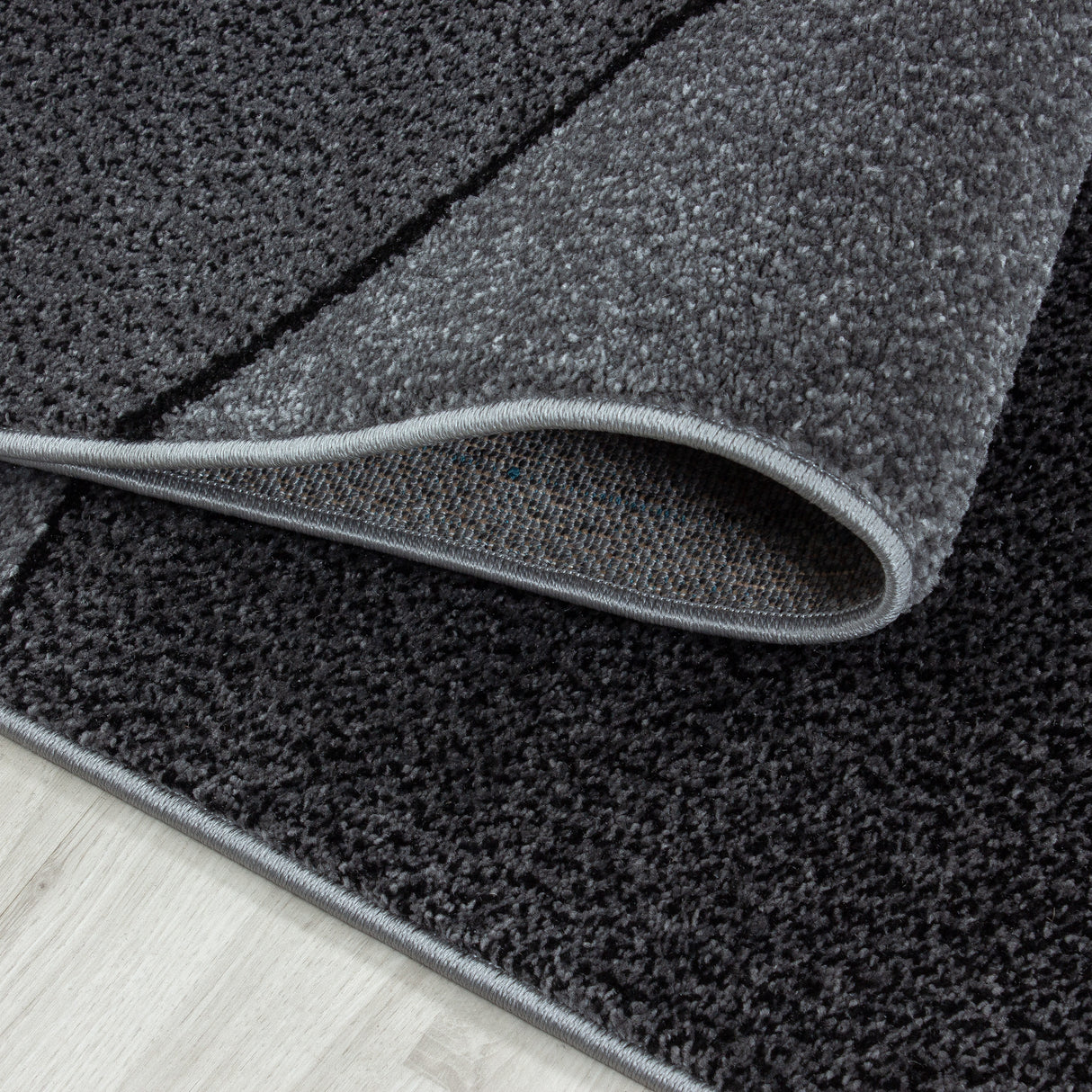 Alfa 1120 Grey – Modern solid-color carpet with a timeless design