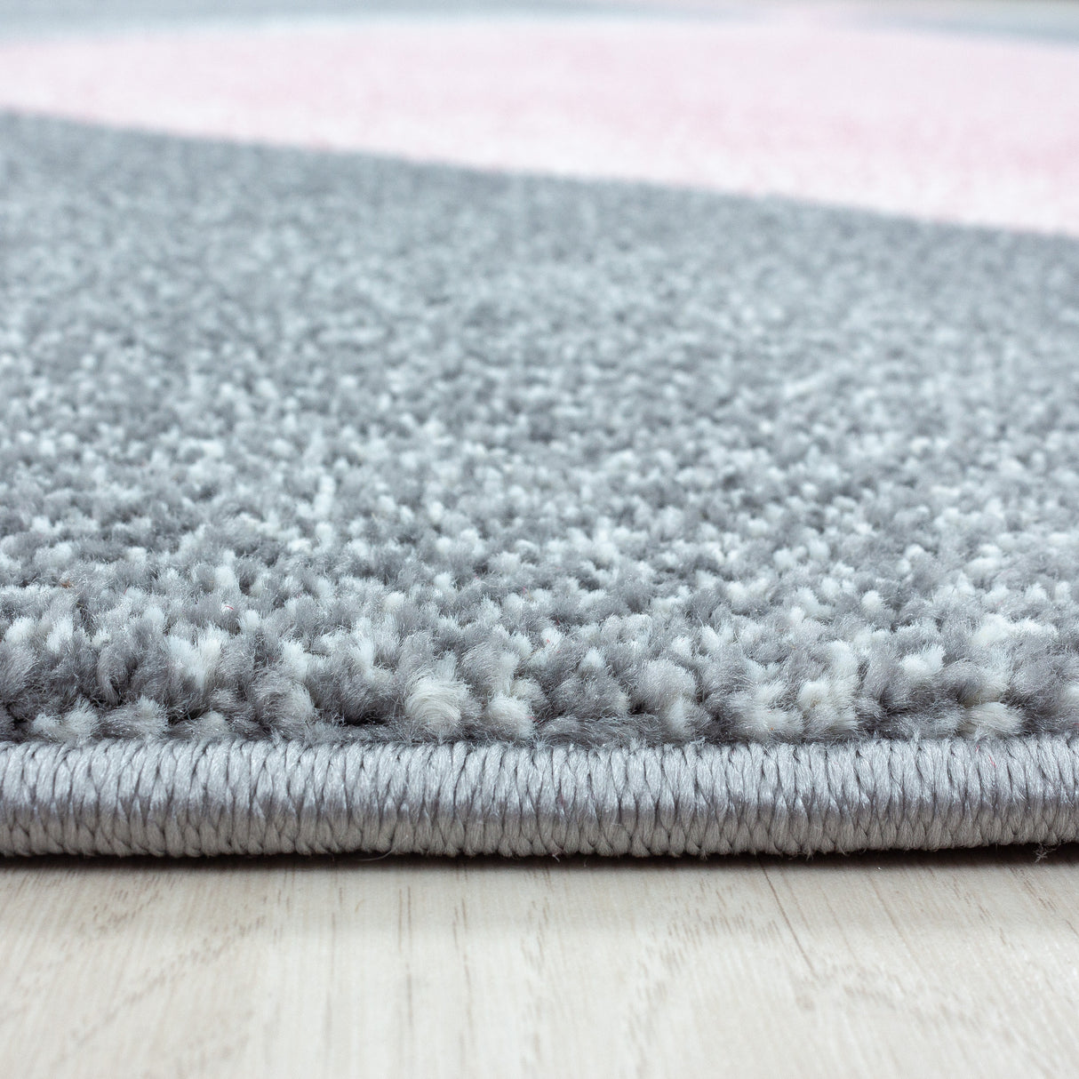 Alfa 1130 Pink – Modern solid-color carpet with a timeless design