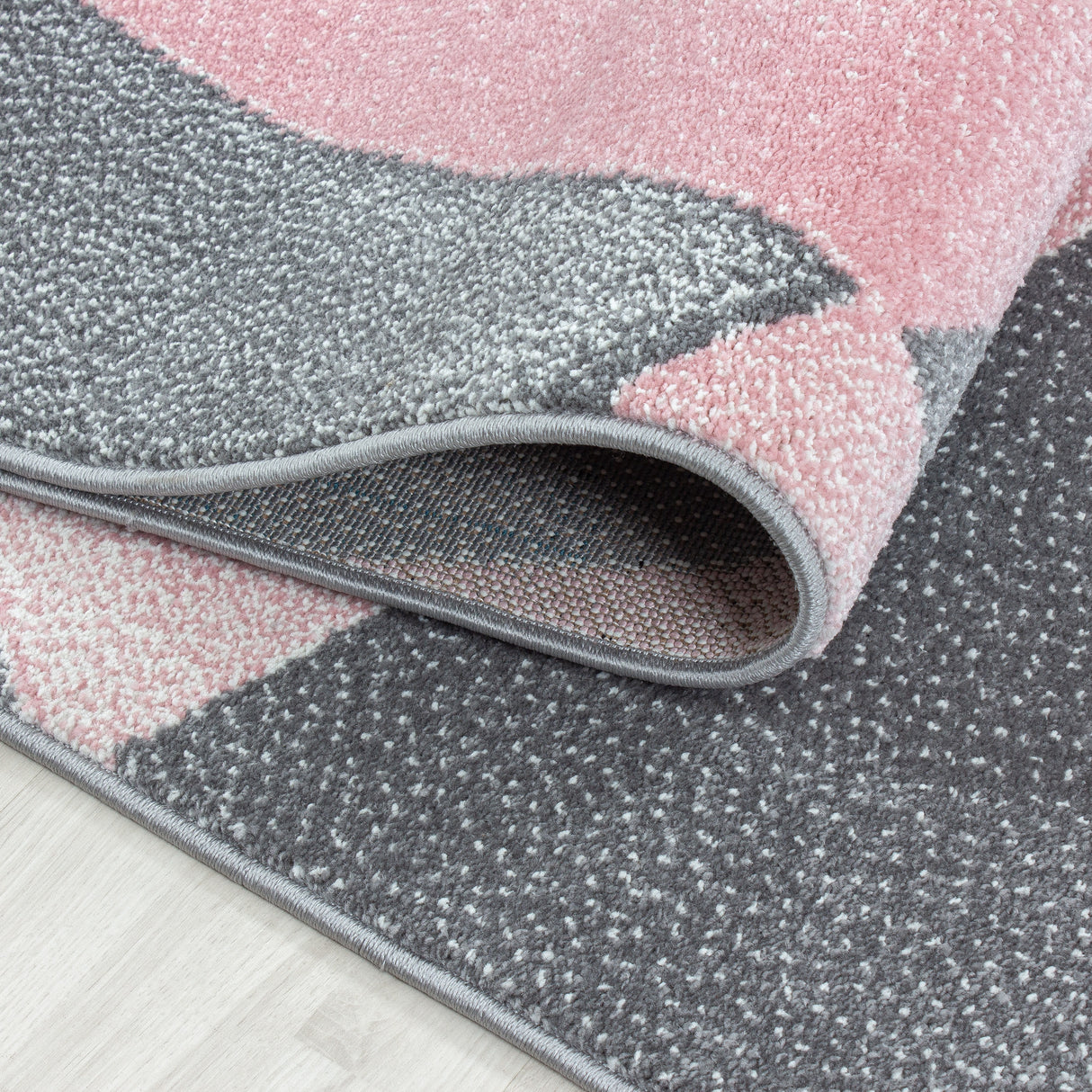 Alfa 1130 Pink – Modern solid-color carpet with a timeless design