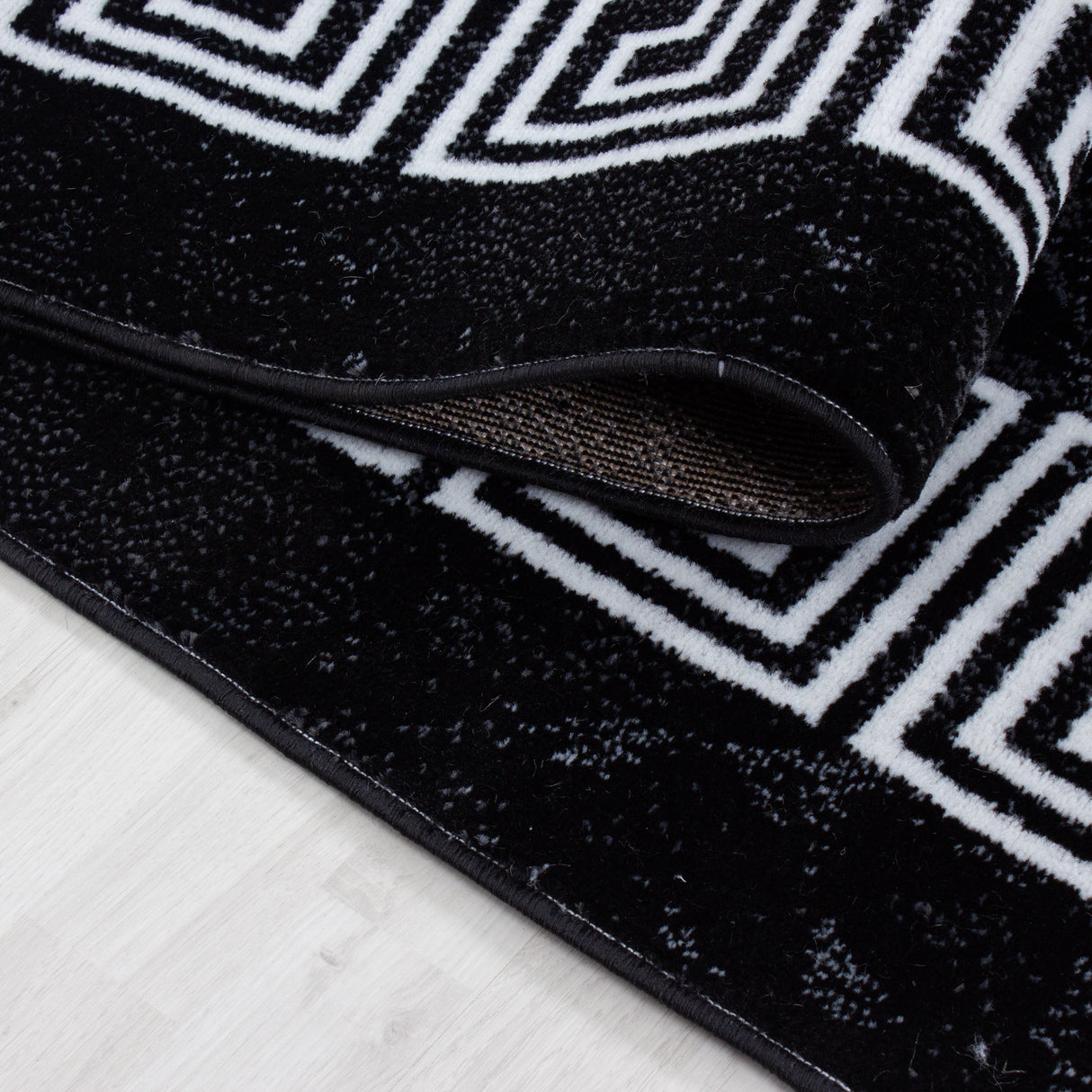 Nour 8009 Schwarz – Moderner Uni Teppich mit zeitlosem Design