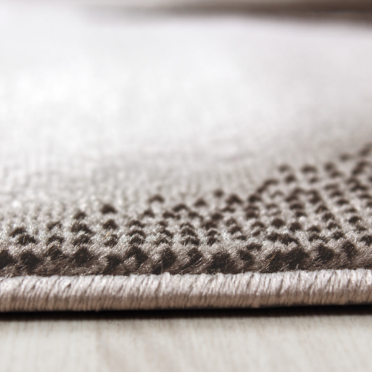 Nour 8008 Braun – Moderner Uni Teppich mit zeitlosem Design