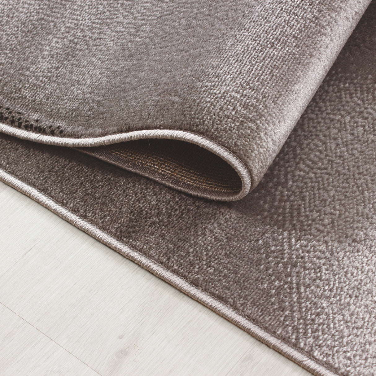 Nour 8008 Braun – Moderner Uni Teppich mit zeitlosem Design