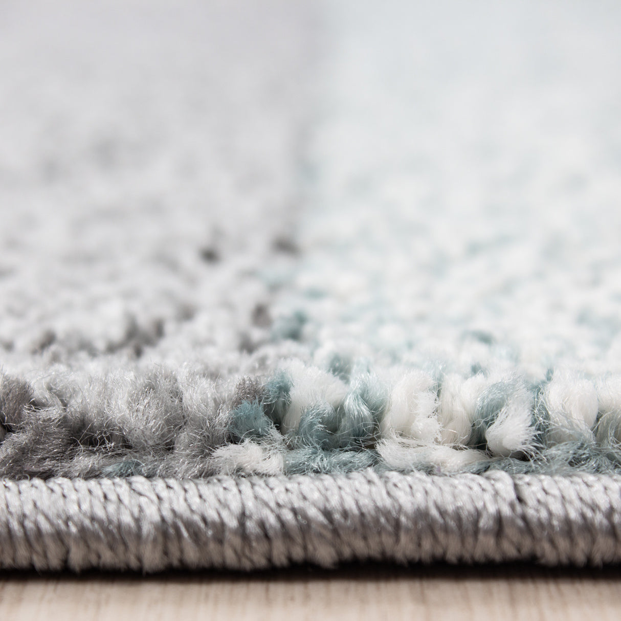 Ocean 1810 Blue – Sakinleştirici bir görünüme sahip, sade, düz renkli halı.