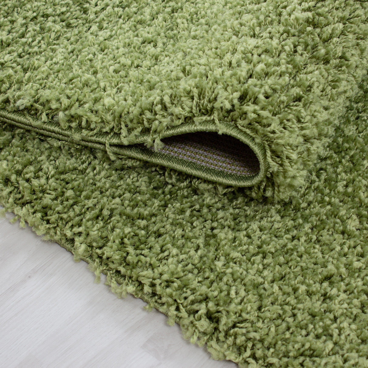 Dama 1500 Grün – Hochflor Shaggy Teppich für luxuriösen Wohnkomfort