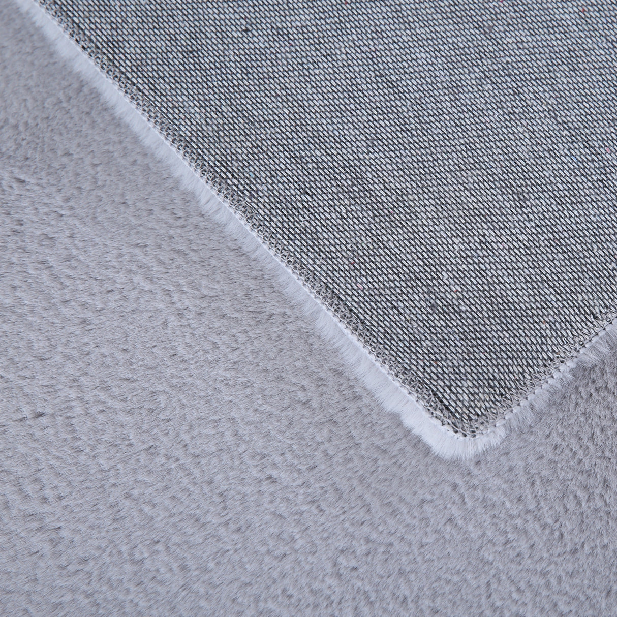 Pufi 5100 Silber – Moderner Shaggy Teppich für gemütliche Wohnräume