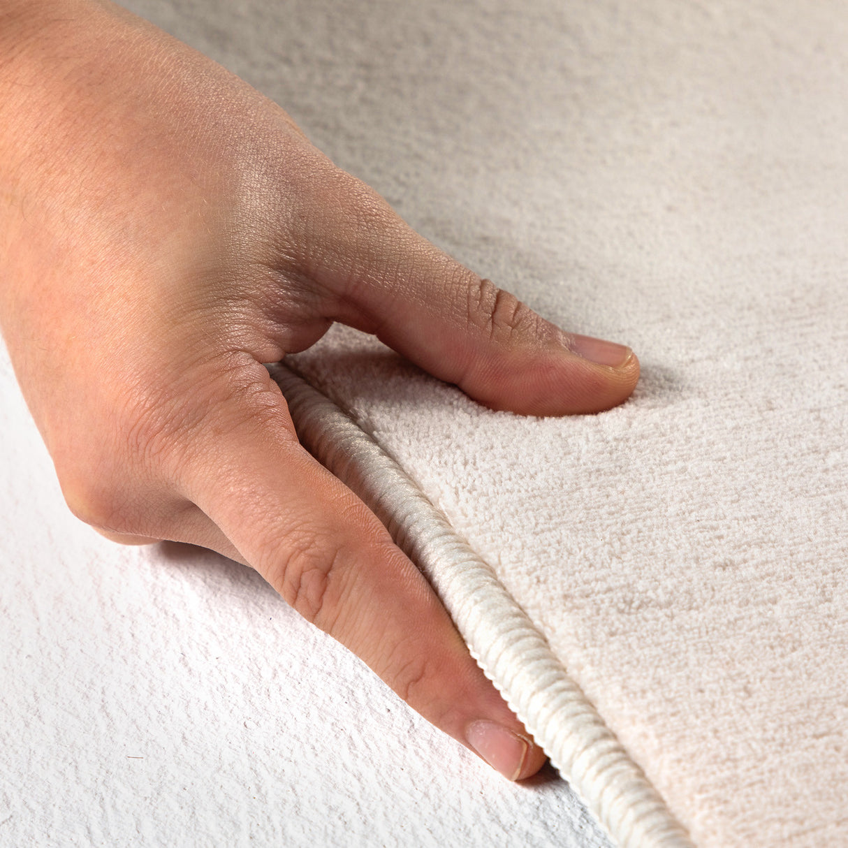 Laura 5400 Creme – Pflegeleichter Uni Teppich mit rutschfester Rückseite