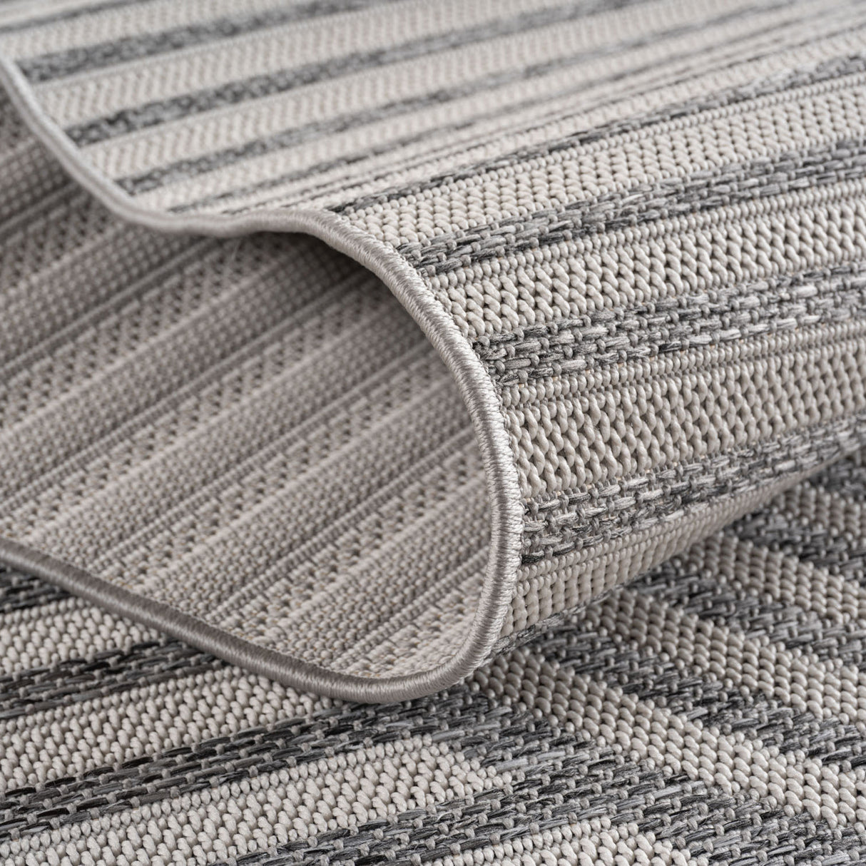 Arsen 1301 Grau – Wetterfester Teppich für Innen- & Außenbereiche