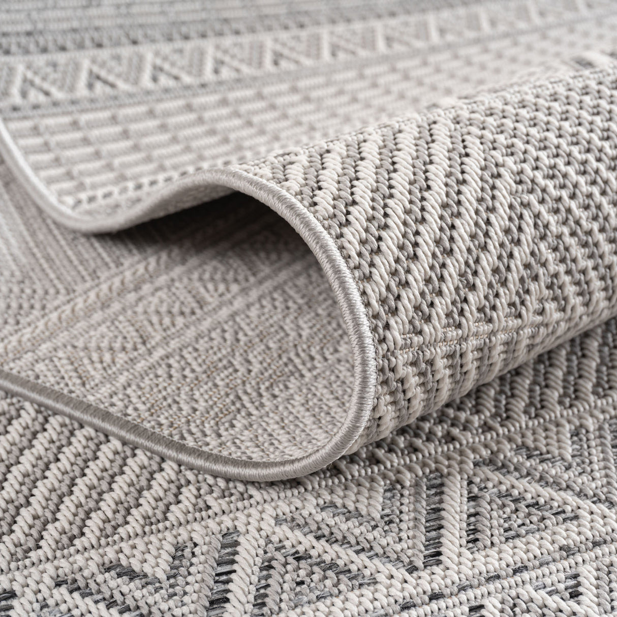 Arsen 1302 Grau – Wetterfester Teppich für Innen- & Außenbereiche