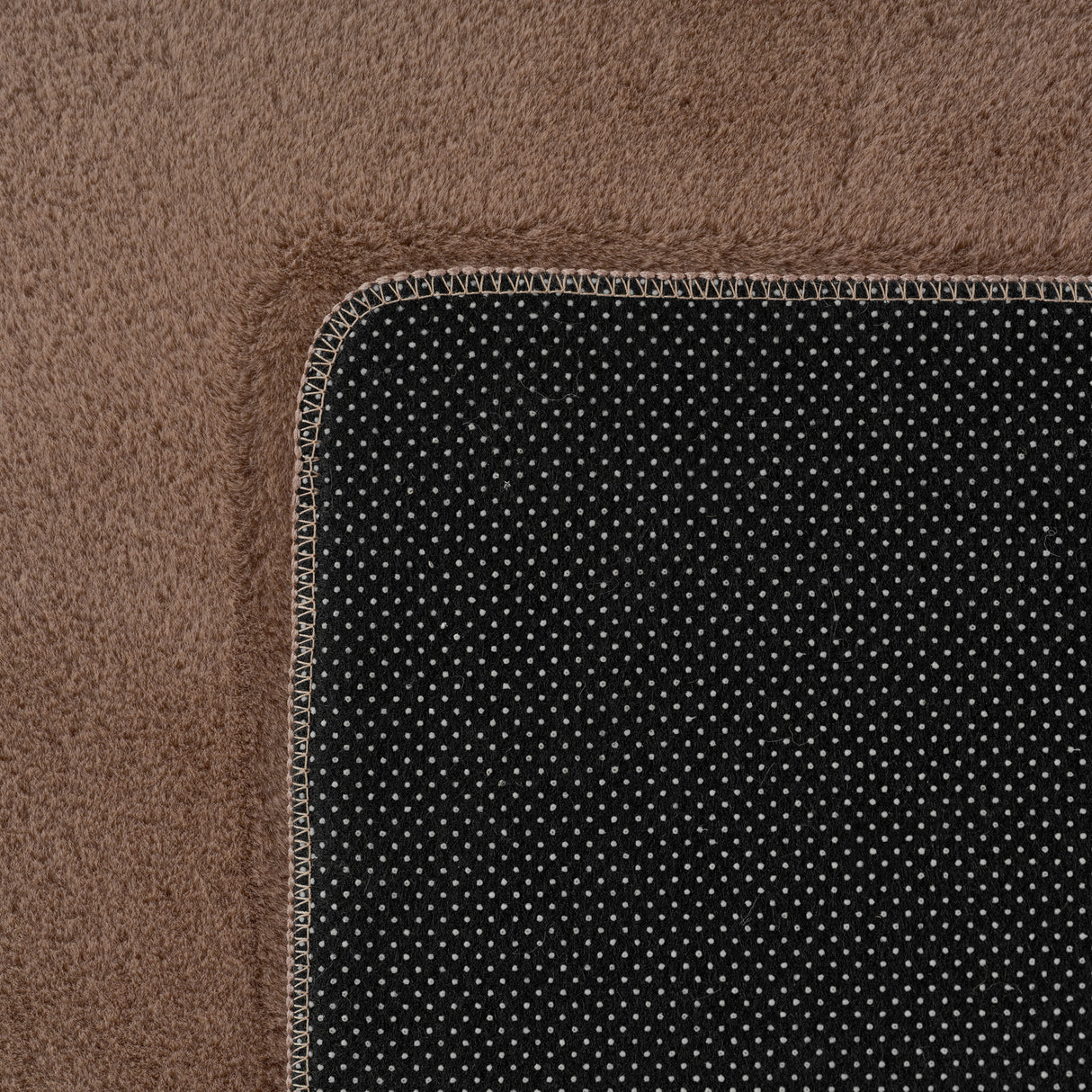 Nora 1400 Mokka –  Moderner Uni Teppich mit rutschfester Filz-Rückseite