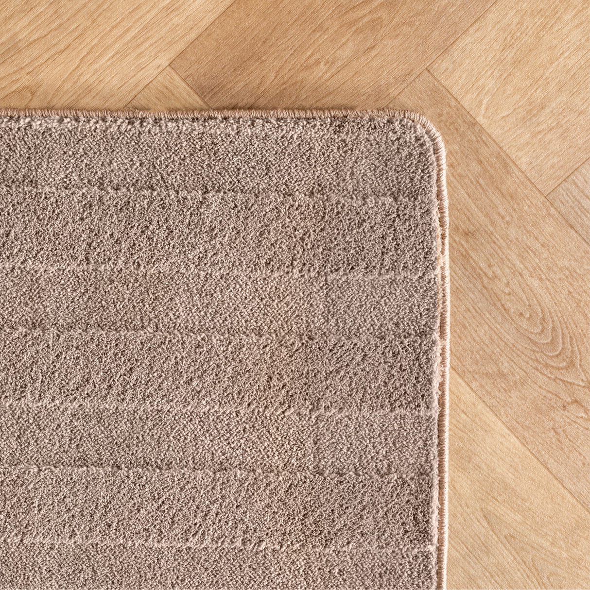 Benzano 1611 Beige – Modern solid-color rug with a timeless design