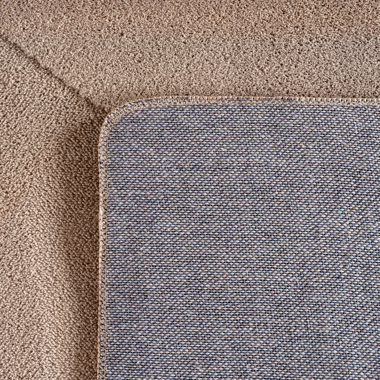 Benzano 1613 Beige – Modern solid-color rug with a timeless design