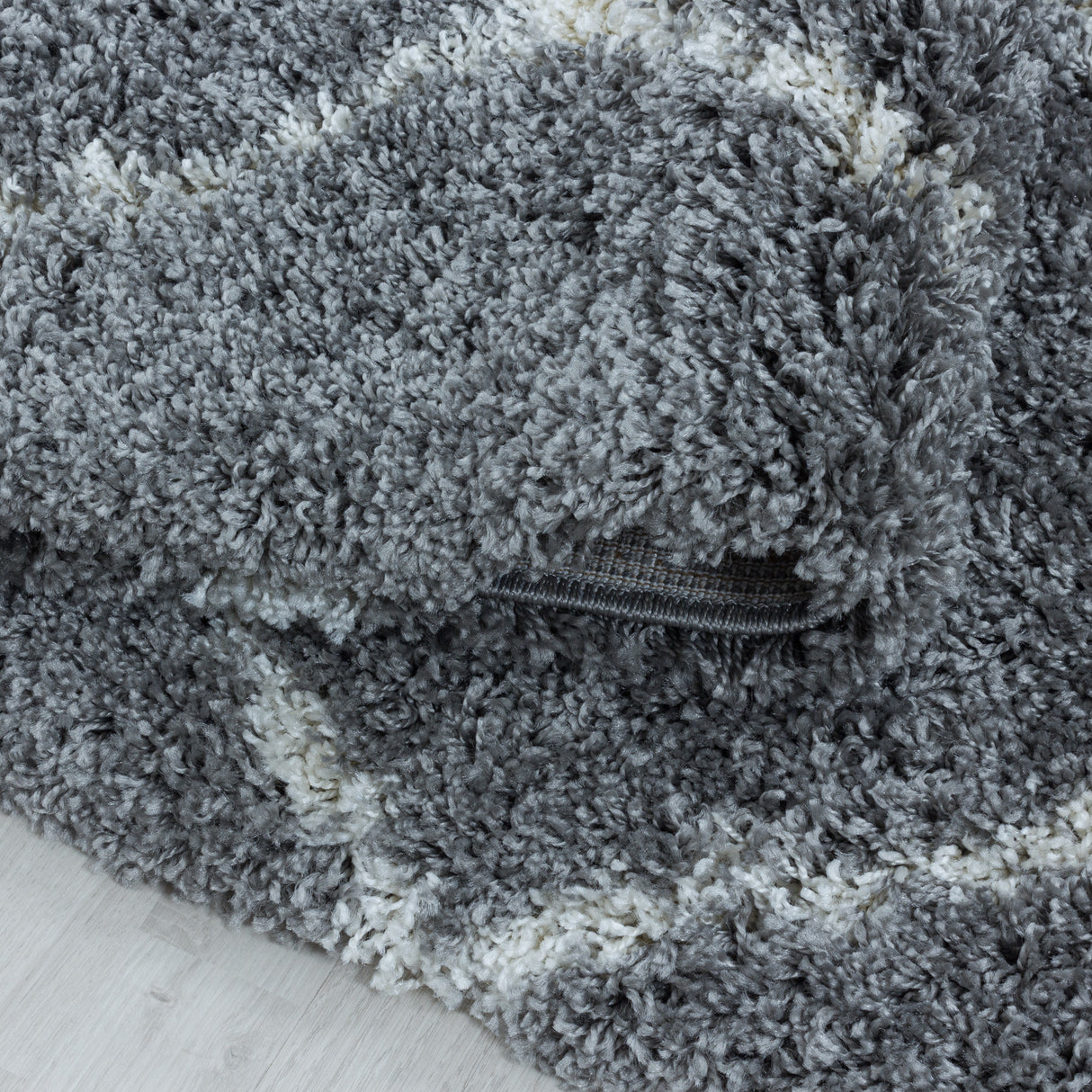 Linia Shaggy 3401 Gri – Lüks yaşam konforu için yüksek havlı tüylü halı