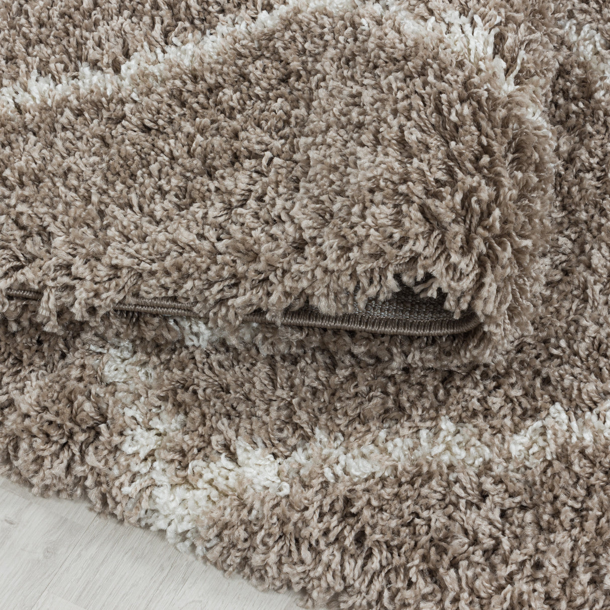 Linia Shaggy 3401 Bej – Lüks yaşam konforu için yüksek havlı tüylü halı