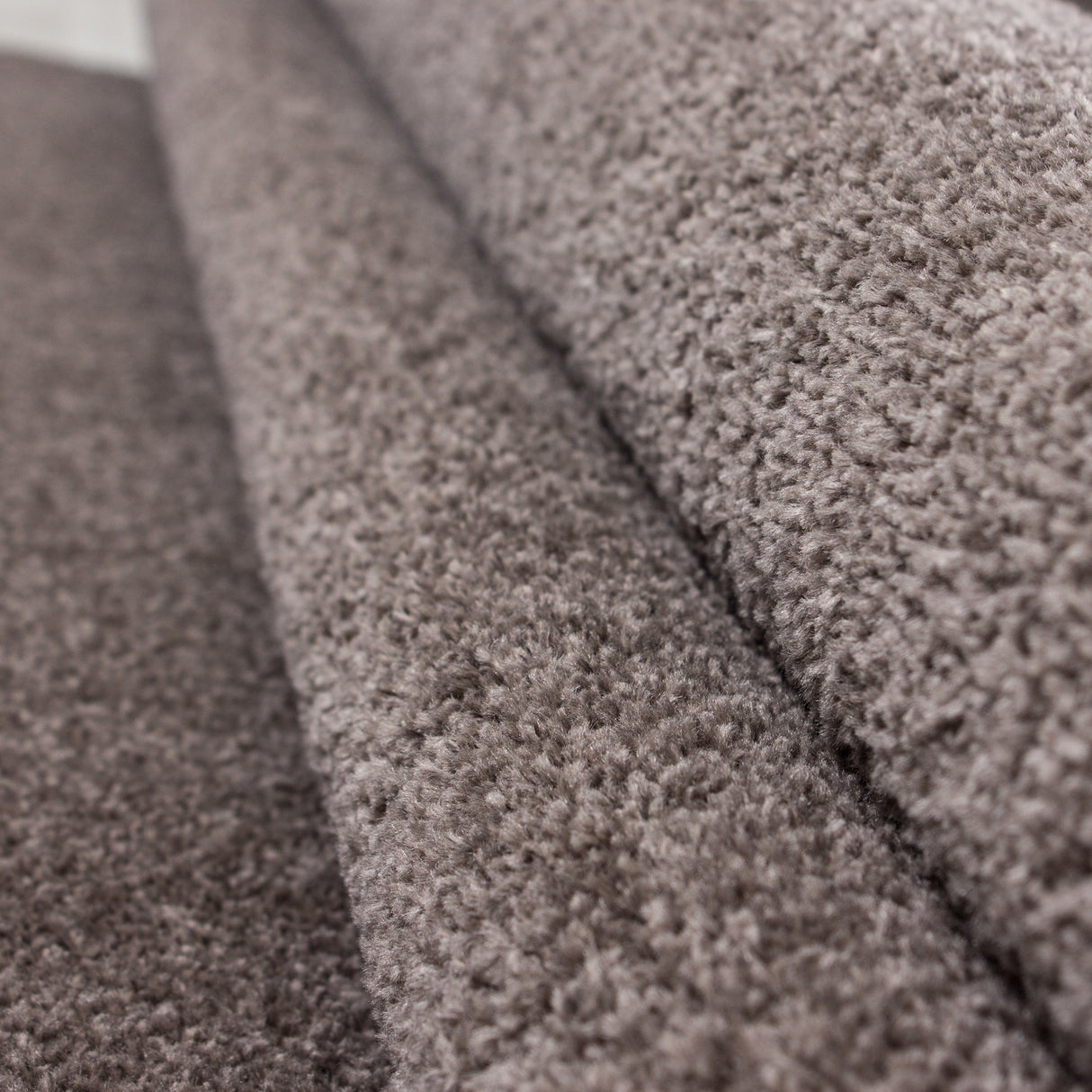 Nils 7000 Mokka – Komfortabler Uni Teppich mit weicher Filz-Rückseite