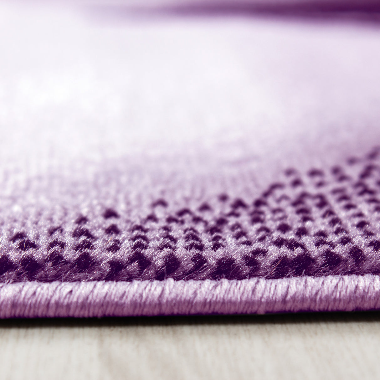 Nour 8008 Mor – Zamansız bir tasarıma sahip modern, düz renkli halı.