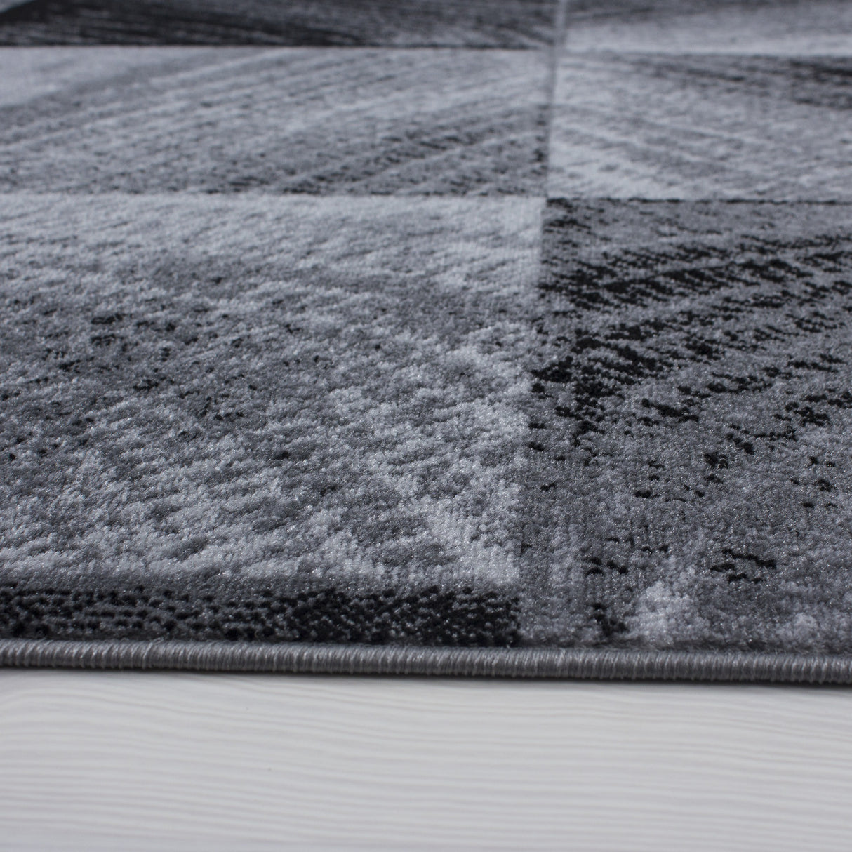 Nour 8003 Schwarz – Moderner Uni Teppich mit zeitlosem Design