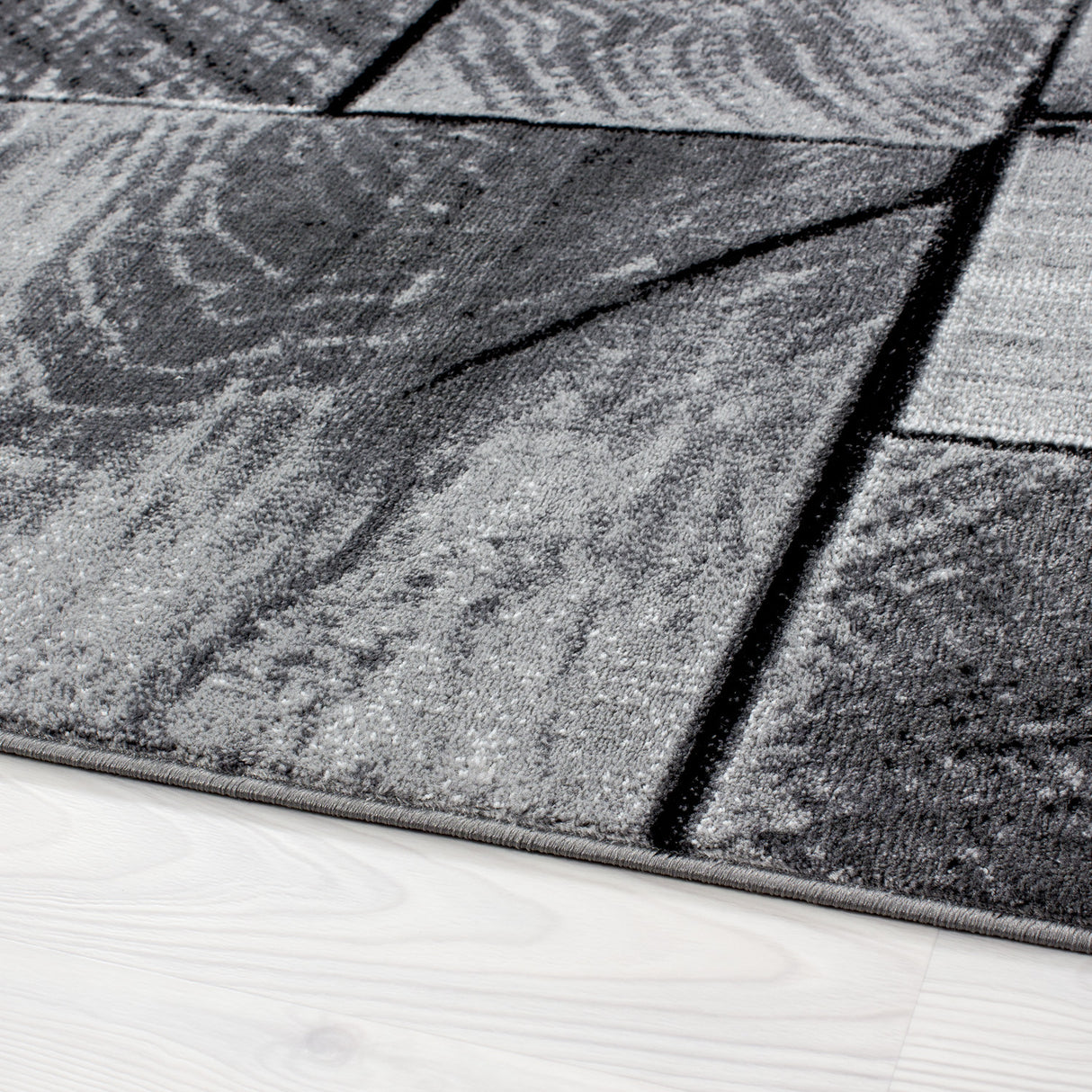 Kristal 9260 Black – 3D effect carpet with modern structure