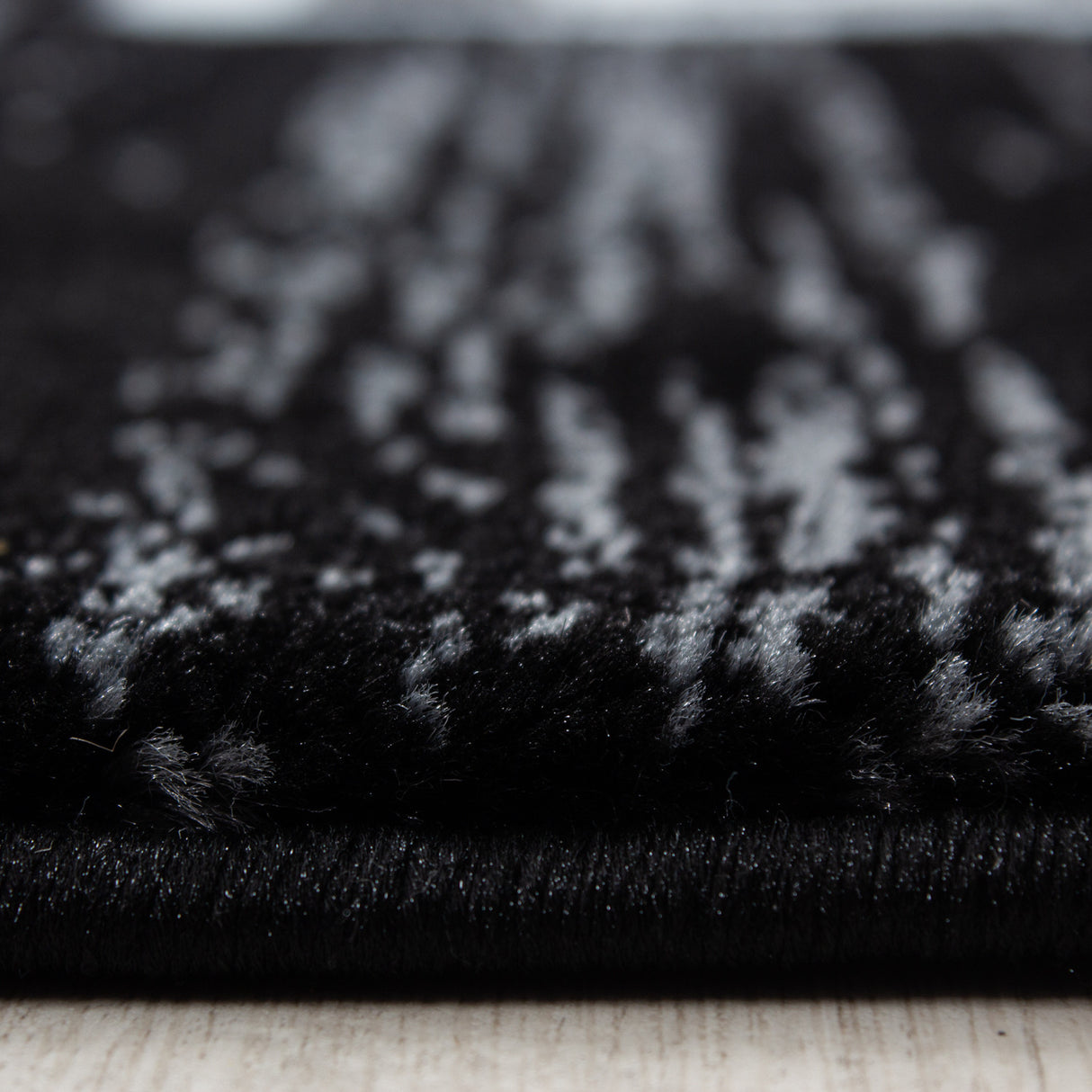 Carisma 6620 Schwarz – Moderner Uni Teppich mit zeitlosem Design