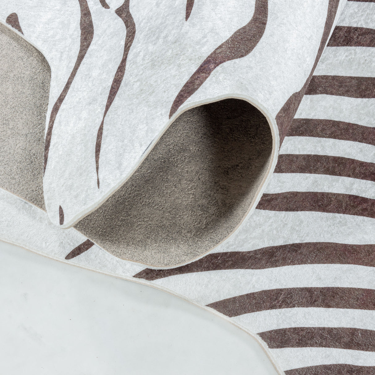 Zebra 4111 Kahverengi – Şık yaşam alanları için zamansız düz renk halı