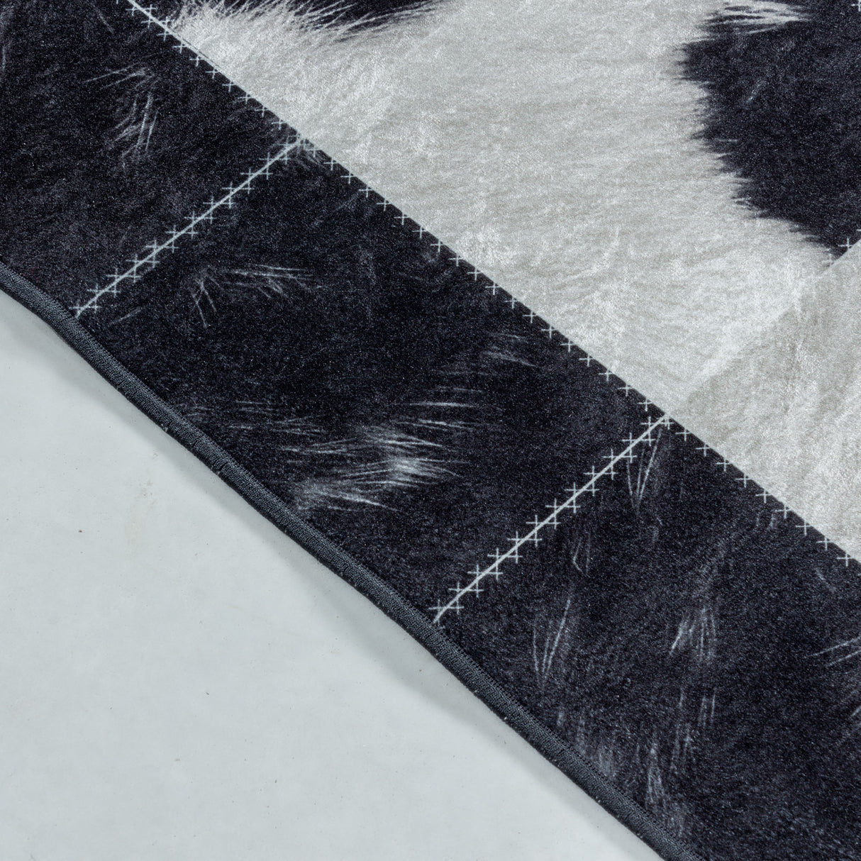 Mosaik 4307 Schwarz – Moderner Uni Teppich mit zeitlosem Design