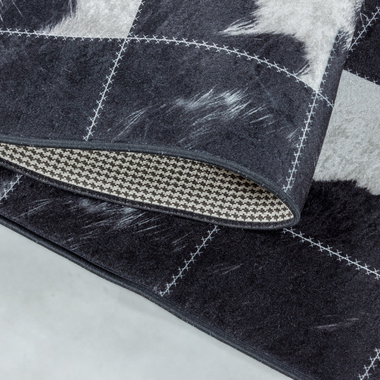 Mosaik 4307 Schwarz – Moderner Uni Teppich mit zeitlosem Design
