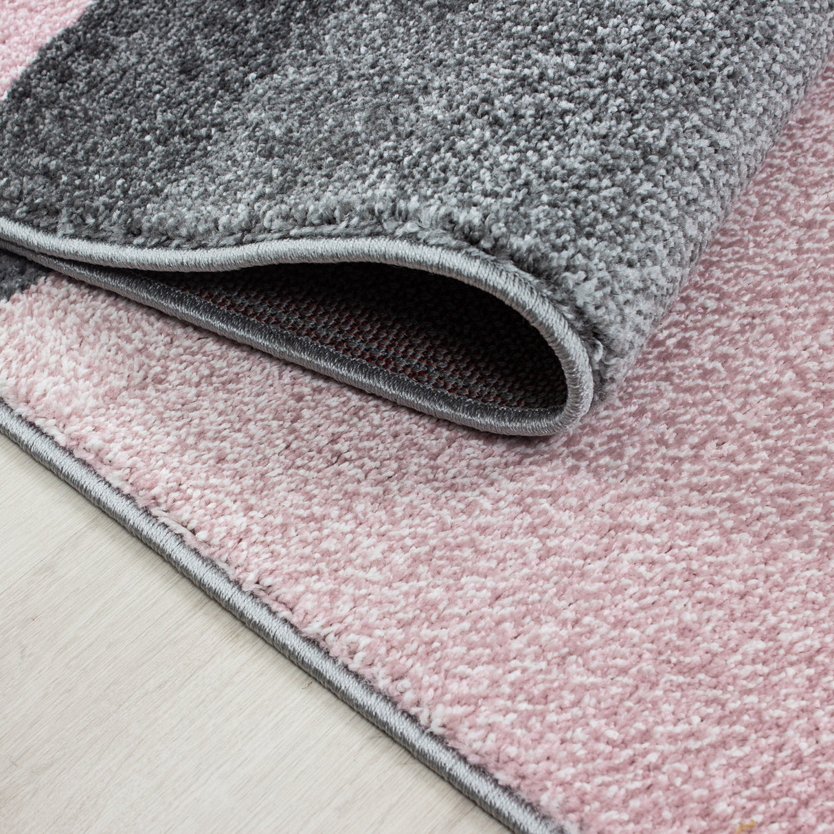 Ocean 1810 Pink – Schlichter Uni Teppich mit ruhiger Ausstrahlung