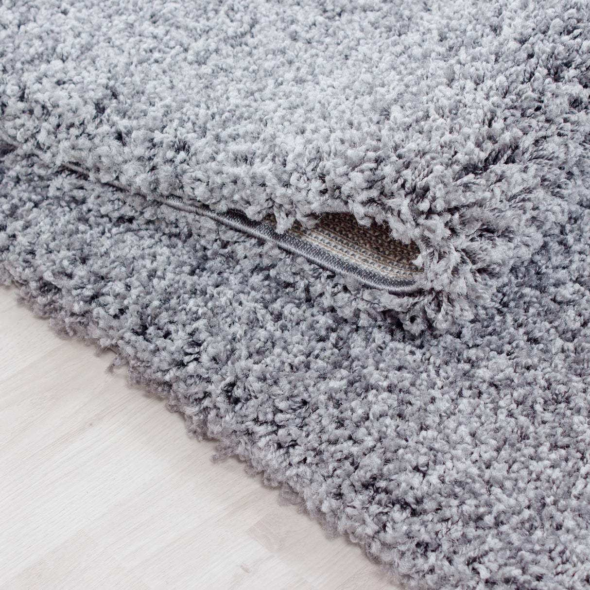 Dama 1500 Hellgrau – Hochflor Shaggy Teppich für luxuriösen Wohnkomfort