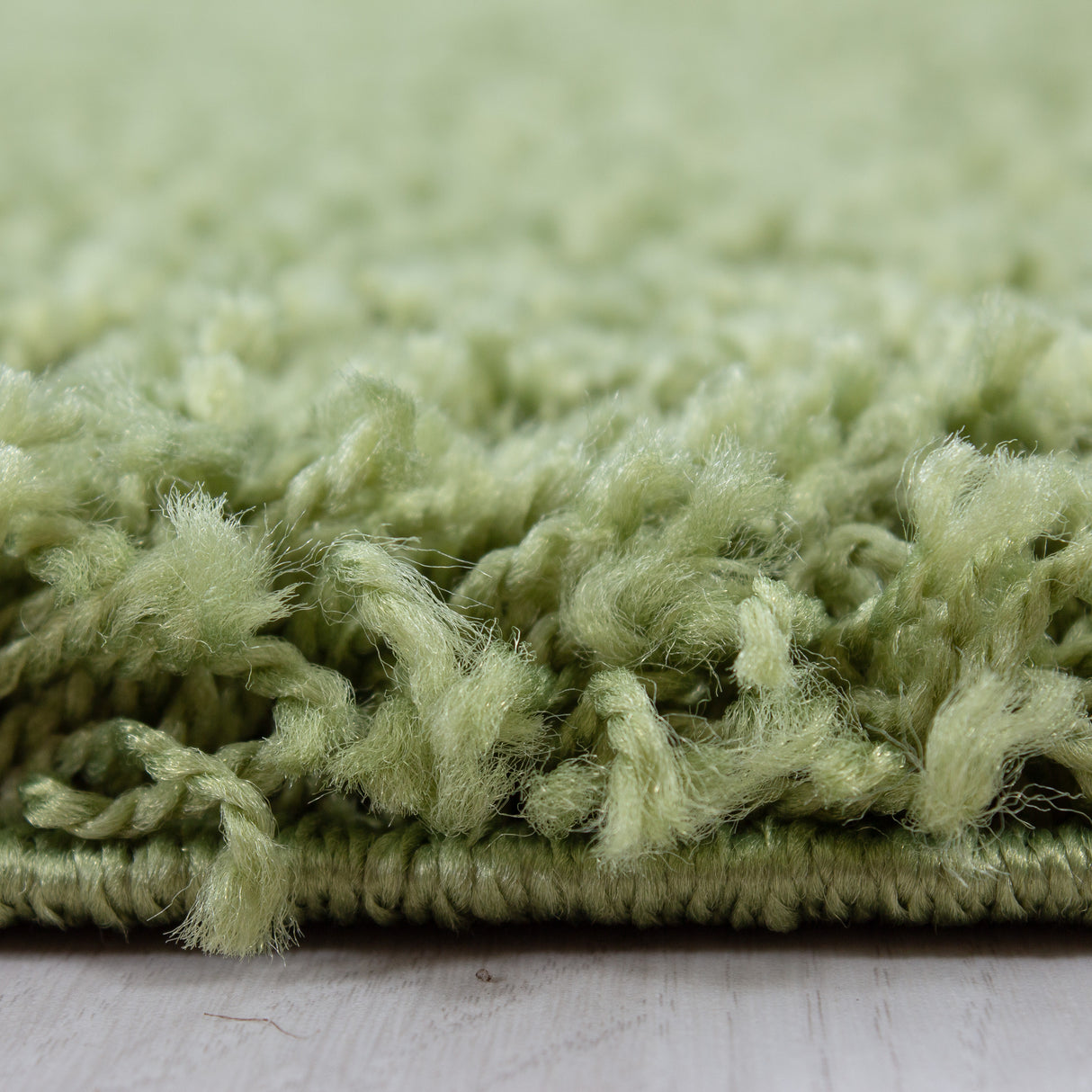 Dama 1500 Grün – Hochflor Shaggy Teppich für luxuriösen Wohnkomfort